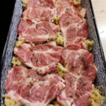 Noul Rege al Prânzului de Duminică: Ceafă de Porc cu Bacon, Coaptă pe Varză Murată Image 46