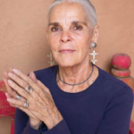 Ali MacGraw la 86 de ani: Eleganță și lecții de viață de la o legendă a Hollywood-ului cf-featured-330